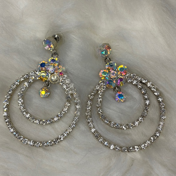 Jewelry - Rhinestone circle earrings